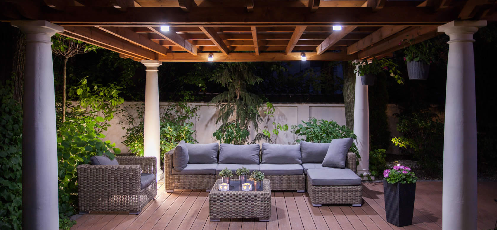 outdoor-landscape-lighting-professionals.jpg