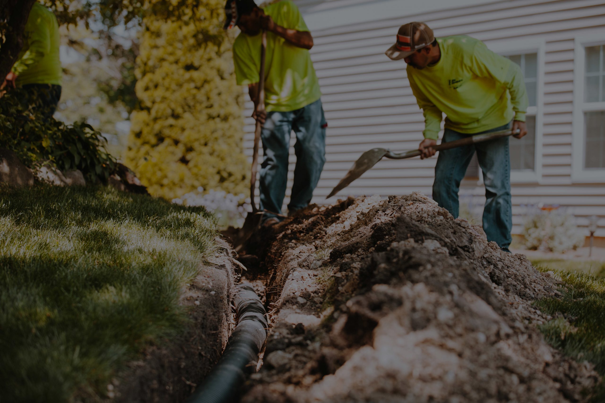 elite-lawn-care-160523-104456-2-dark-scaled