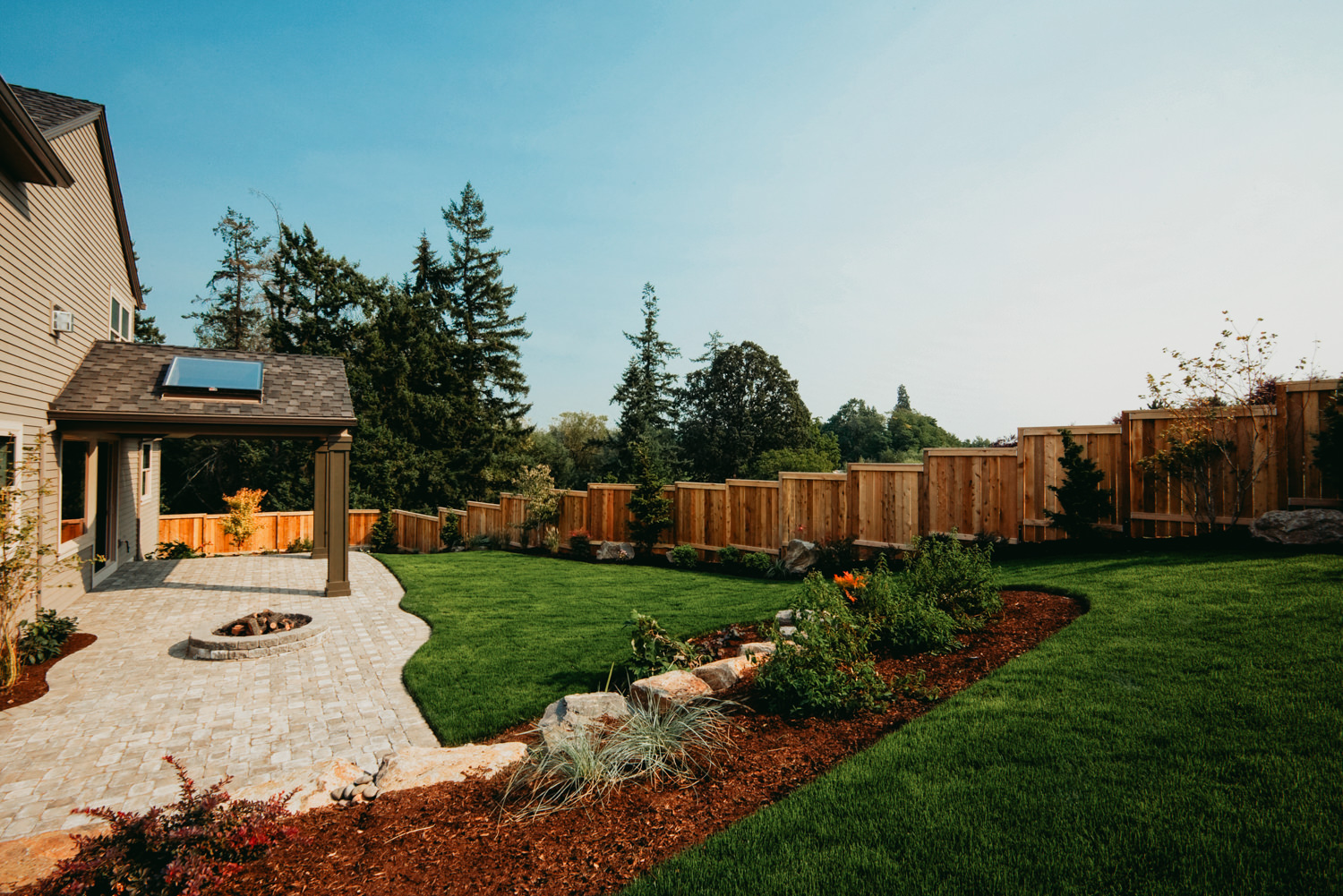 backyard-with-fall-lawn-fertilizer-2