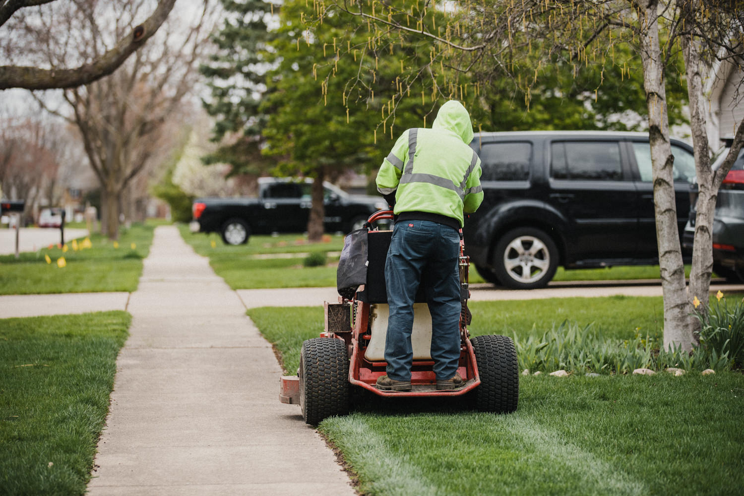 elite-lawn-care-2024-lawn-mowing-1.jpg